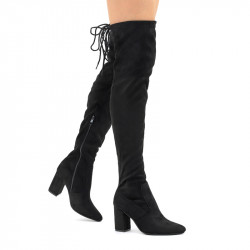 Czarne wysokie kozaki...