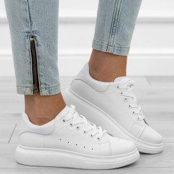Białe sneakersy sportowe...