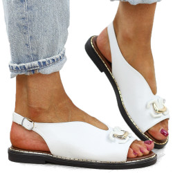 Białe eleganckie sandały...