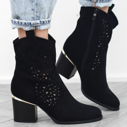 Czarne botki ażurowe...