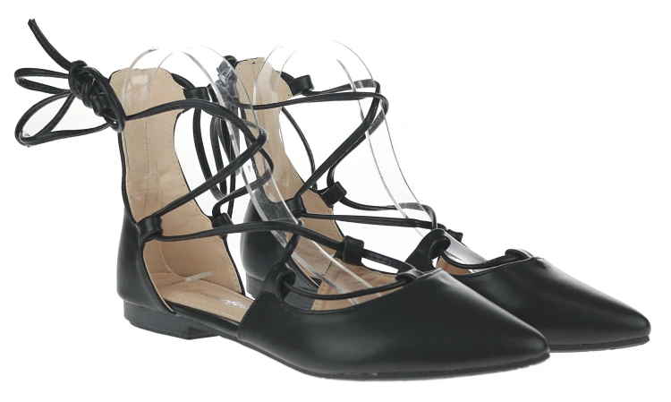 czarne-baleriny-wiazane-paskie-buty-za-kostke-w-sz