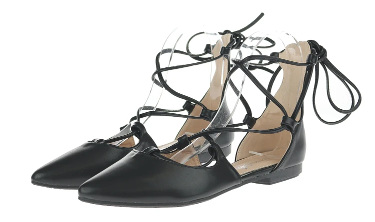 czarne-baleriny-wiazane-paskie-buty-za-kostke-w-sz