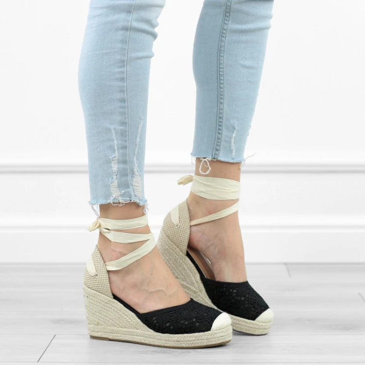 czarne-espadryle-damskie-na-koturnie-wiazane-sanda