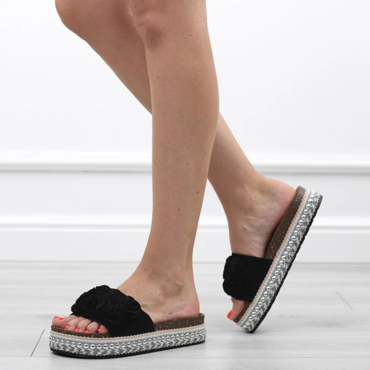 czarne-klapki-damskie-boho-wsuwane-paskie-korkowe-