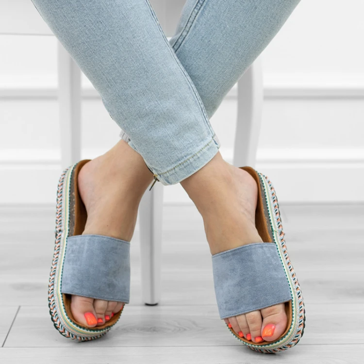 niebieskie-klapki-damskie-boho-wsuwane-paskie-kork