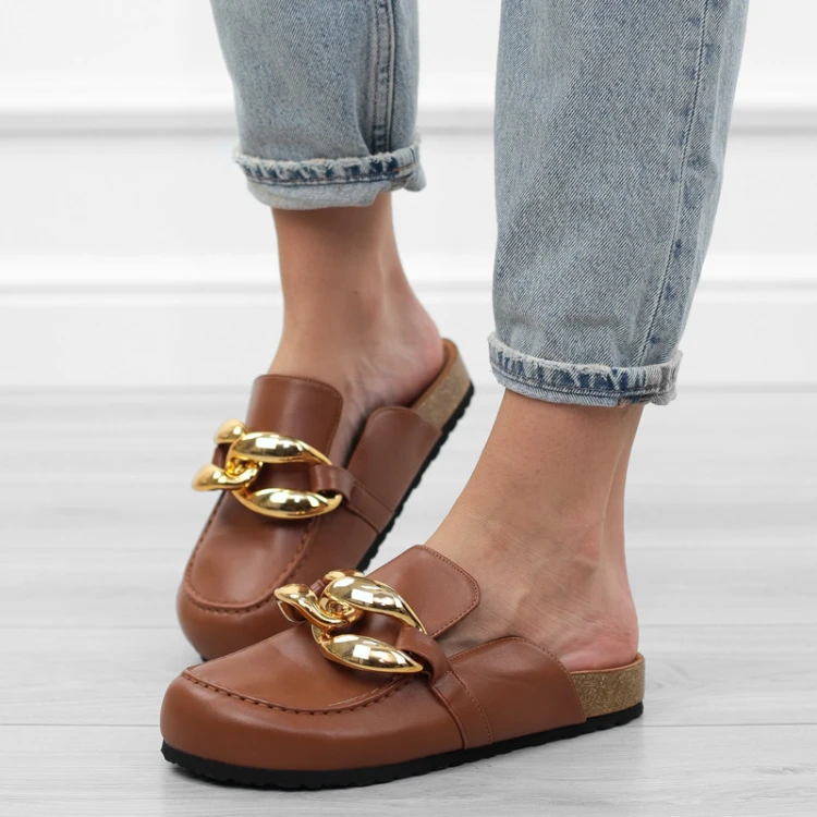 brazowe-klapki-damskie-mule-zabudowane-camel-zoty-