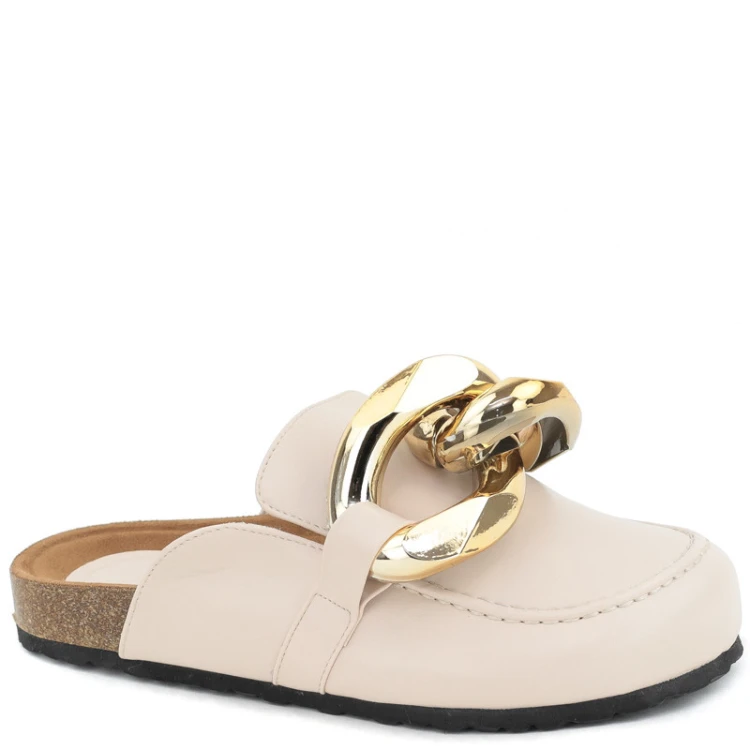 bezowe-klapki-damskie-mule-zoty-ancuch