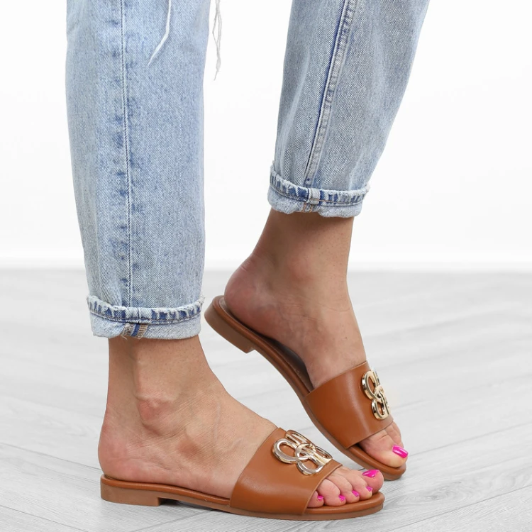 brazowe-klapki-damskie-camel-paskie
