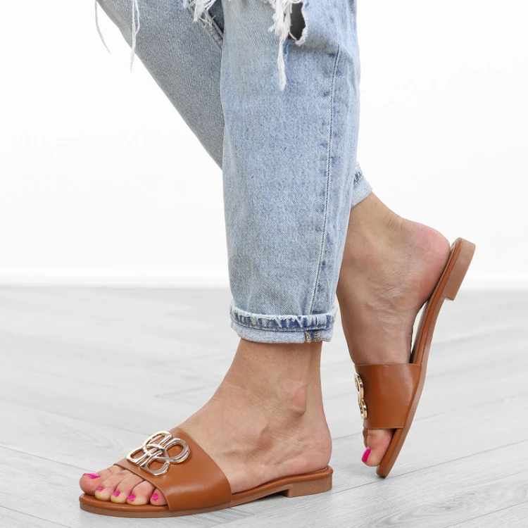 brazowe-klapki-damskie-camel-paskie