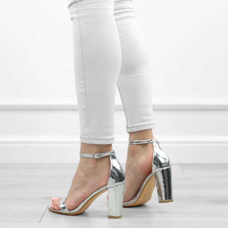 srebrne-eleganckie-sanday-damskie-na-obcasie-supku