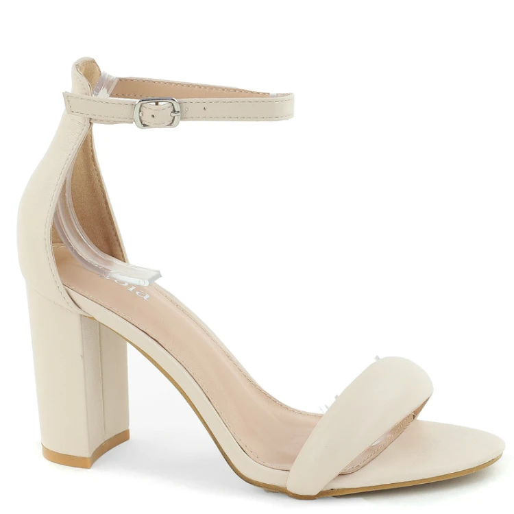 bezowe-eleganckie-sanday-damskie-na-obcasie-supku-