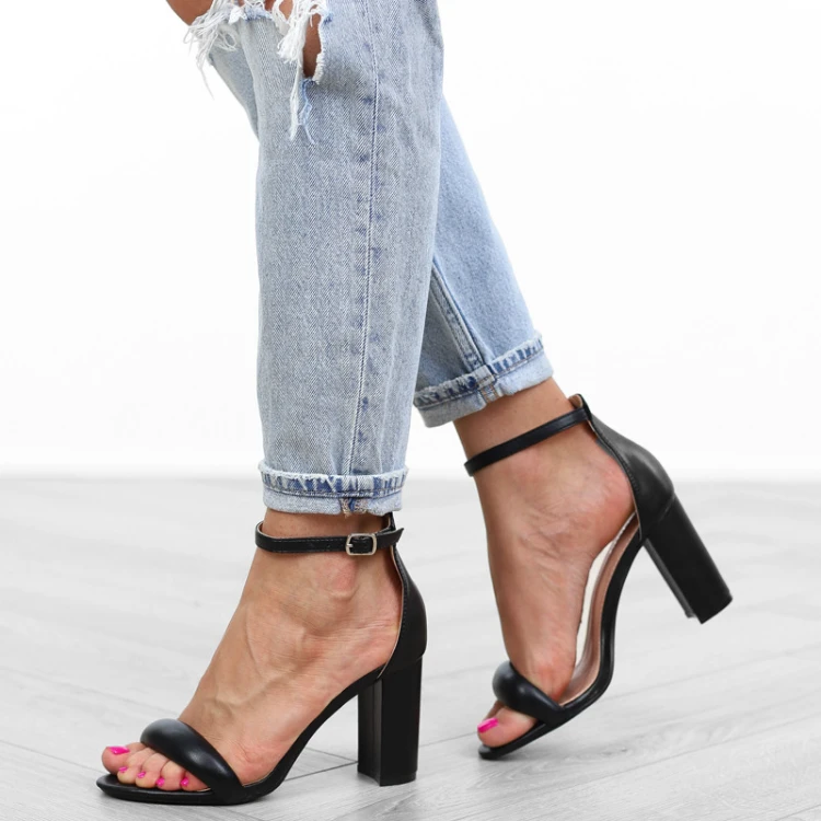 czarne-eleganckie-sanday-damskie-na-obcasie-supku-