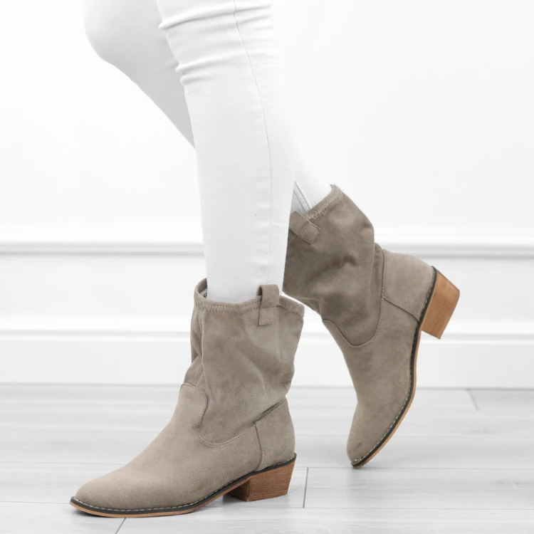 bezowe-khaki-botki-boho-zamsz