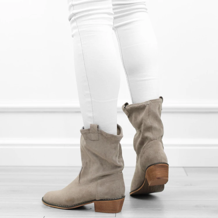 bezowe-khaki-botki-boho-zamsz