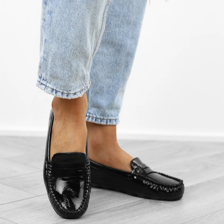czarne-mokasyny-pobuty-damskie-lakierowane-eleganc