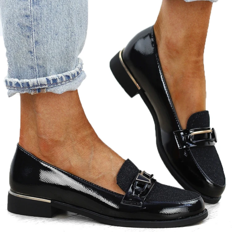 czarne-pobuty-damskie-eleganckie-mokasyny-lakierow