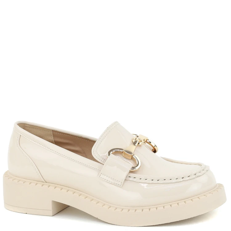 bezowe-loafersy-mokasyny-pobuty-damskie-lakierowan