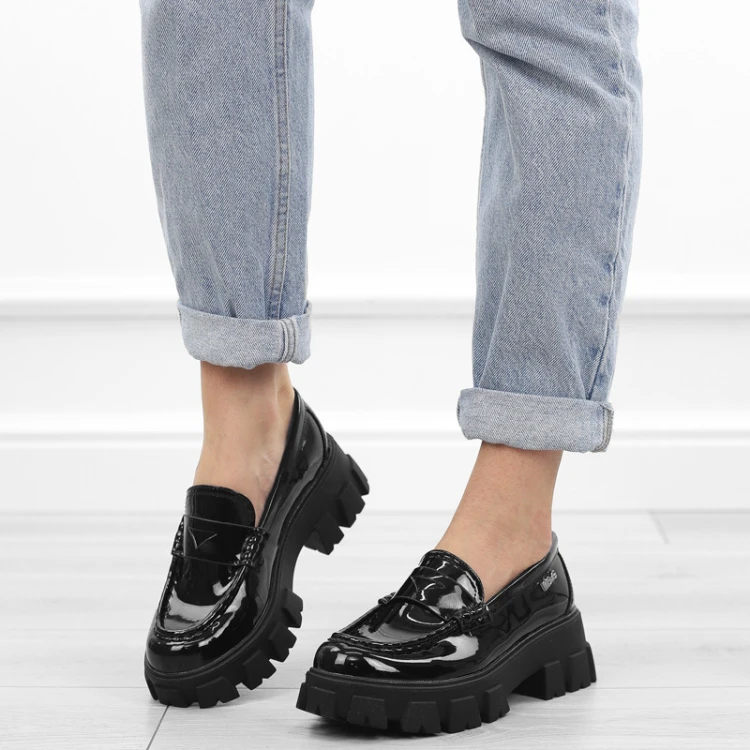czarne-loafersy-mokasyny-pobuty-damskie-lakierowan
