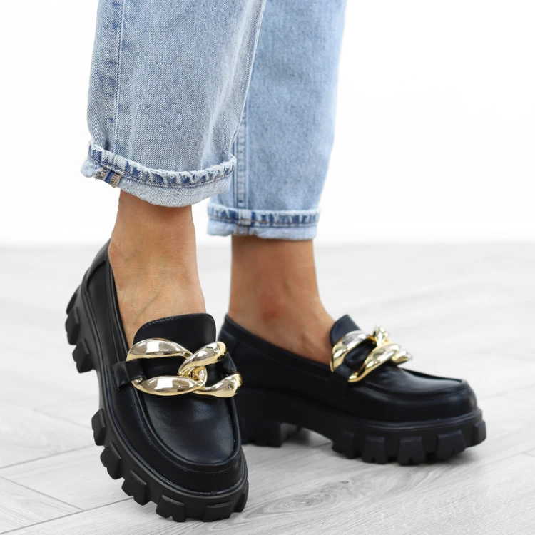 czarne-pobuty-damskie-loafersy-paskie-ze-zotym-anc