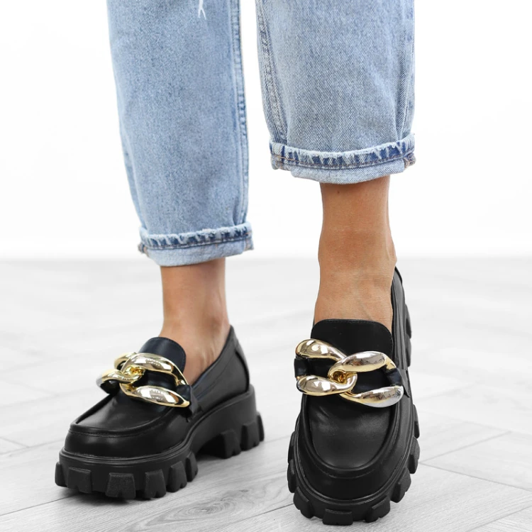 czarne-pobuty-damskie-loafersy-paskie-ze-zotym-anc
