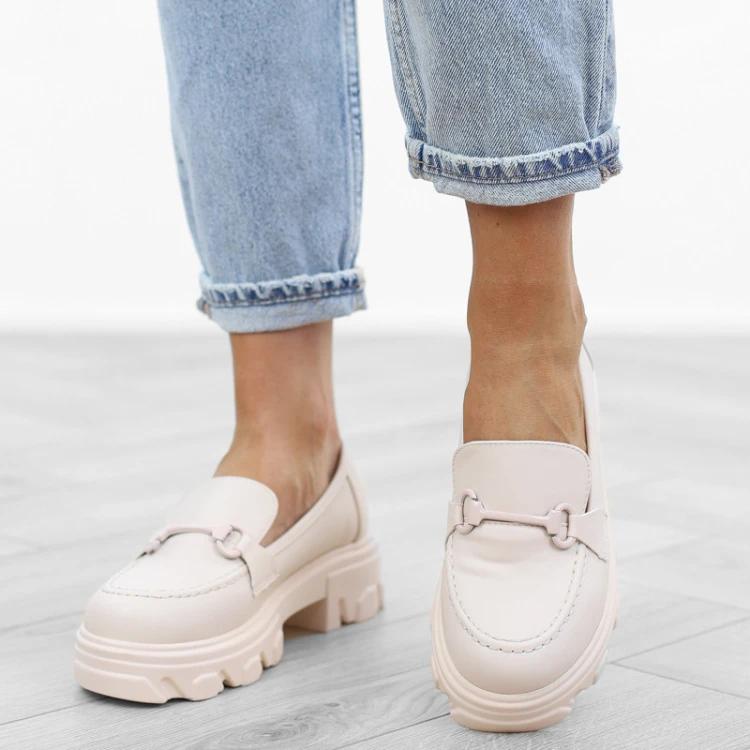 bezowe-loafersy-mokasyny-pobuty-damskie-eleganckie