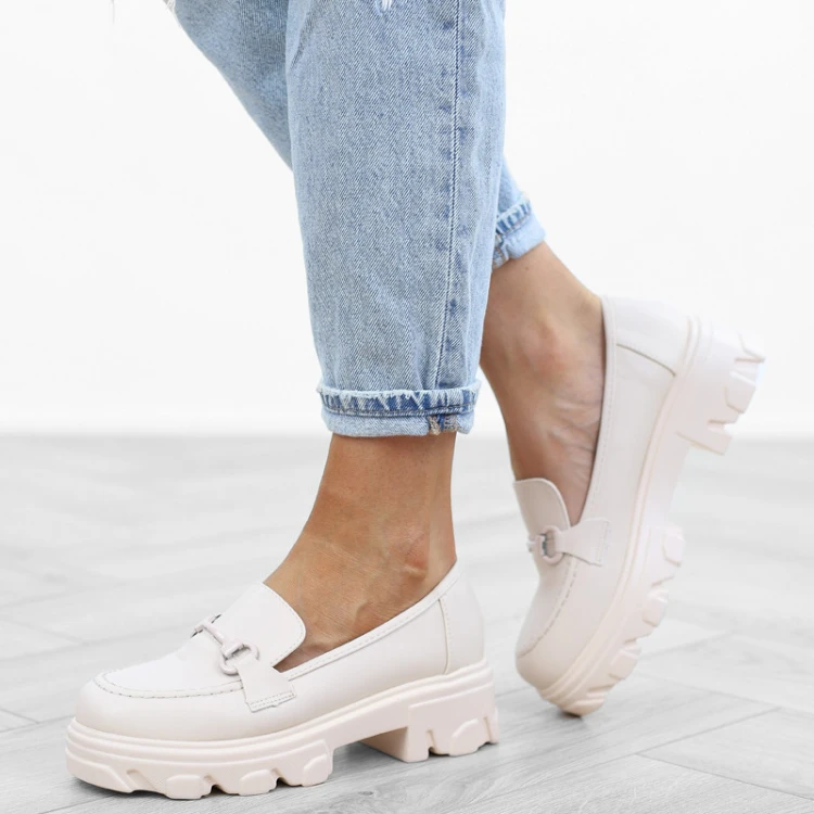bezowe-loafersy-mokasyny-pobuty-damskie-eleganckie