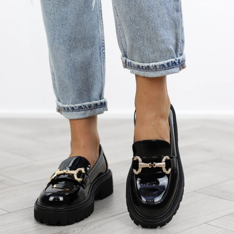czarne-pobuty-loafersy-mokasyny-damskie-lakierowan