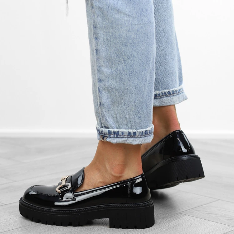 czarne-pobuty-loafersy-mokasyny-damskie-lakierowan
