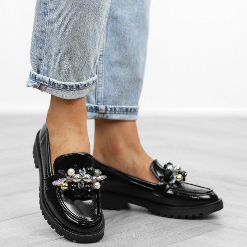 czarne-loafersy-mokasyny-pobuty-damskie-lakierowan