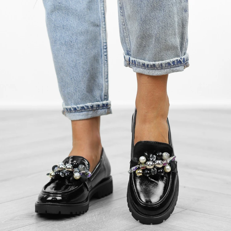 czarne-loafersy-mokasyny-pobuty-damskie-lakierowan