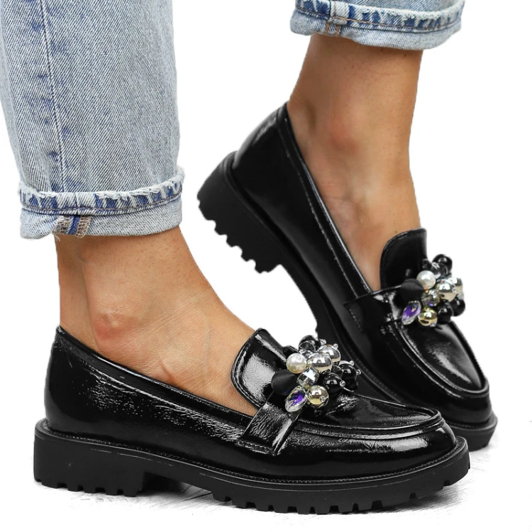 czarne-loafersy-mokasyny-pobuty-damskie-lakierowan