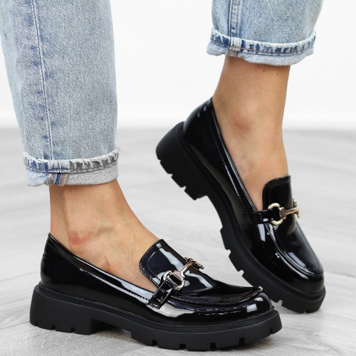 czarne-pobuty-loafersy-mokasyny-damskie-lakierowan