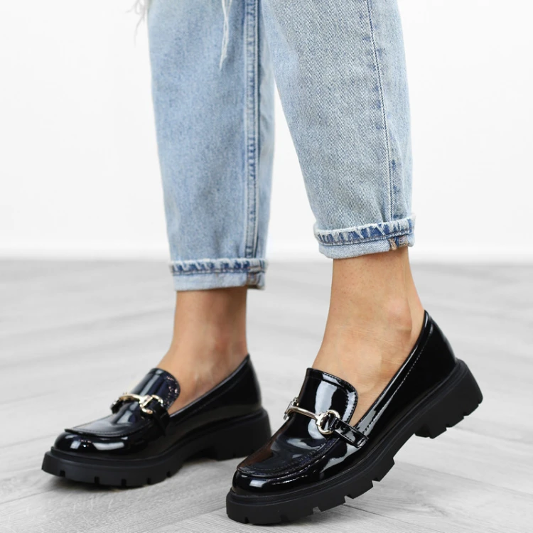czarne-pobuty-loafersy-mokasyny-damskie-lakierowan
