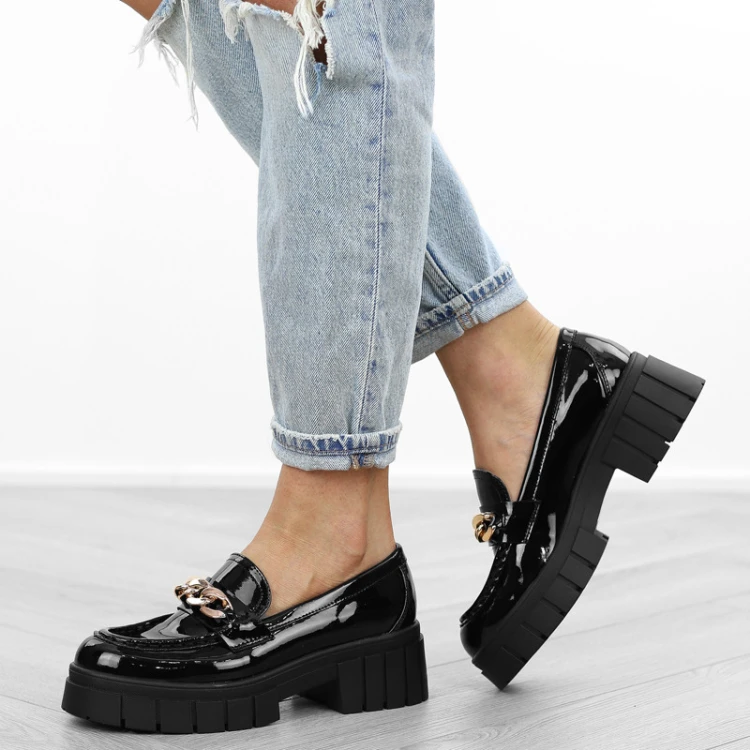 czarne-pobuty-loafersy-damskie-skora-lakierowane-w