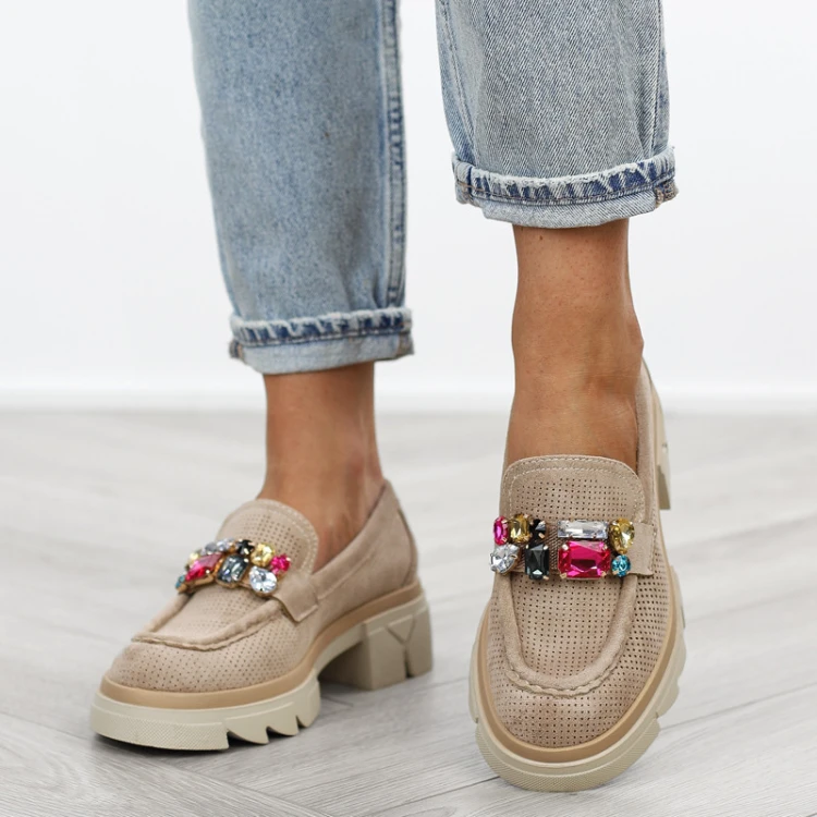 bezowe-loafersy-mokasyny-pobuty-damskie-zamszowe-k
