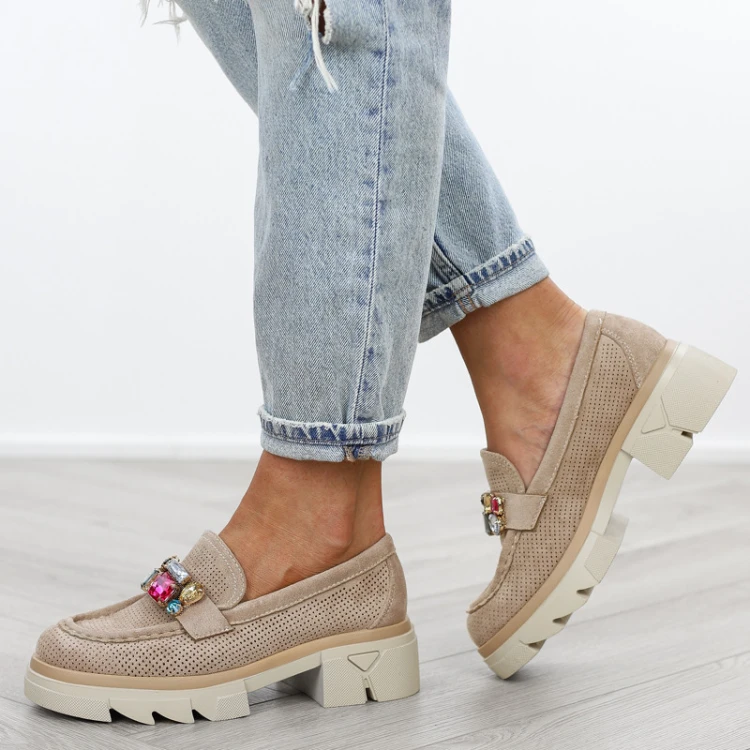 bezowe-loafersy-mokasyny-pobuty-damskie-zamszowe-k