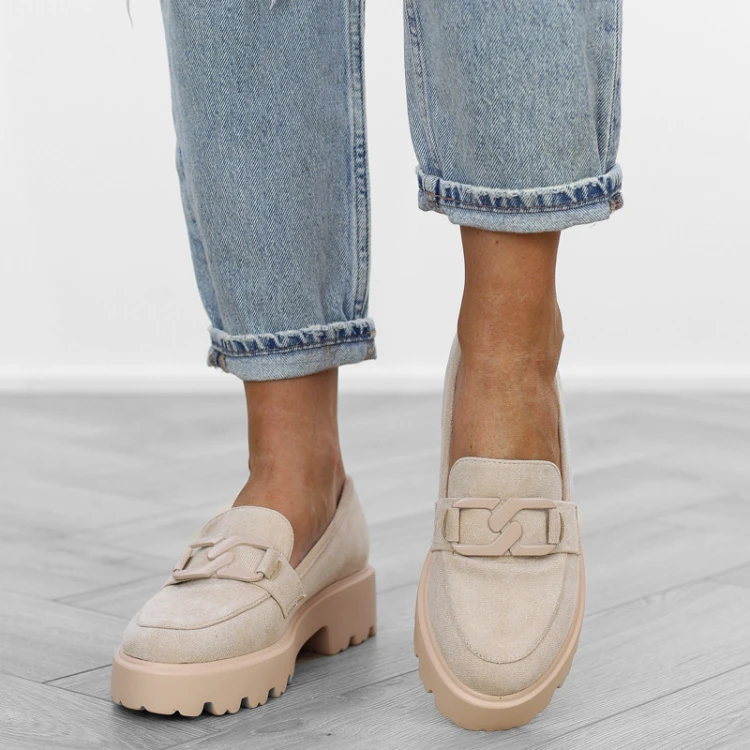 bezowe-loafersy-mokasyny-pobuty-damskie-zamszowe-k