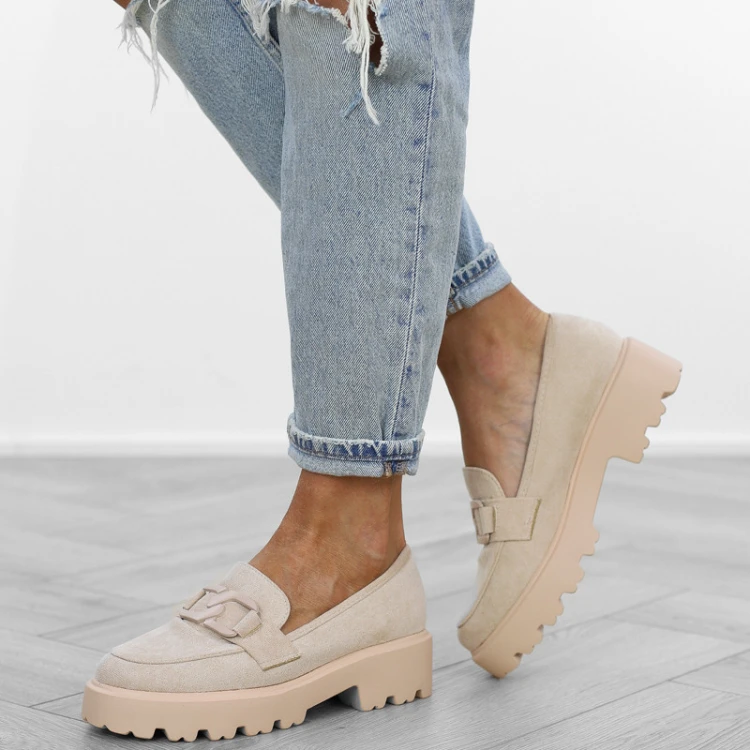 bezowe-loafersy-mokasyny-pobuty-damskie-zamszowe-k