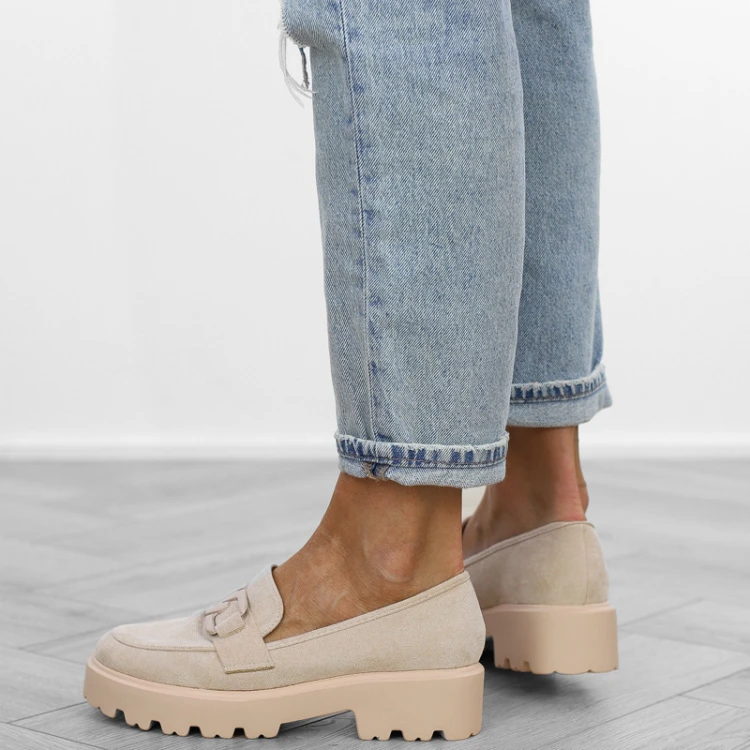 bezowe-loafersy-mokasyny-pobuty-damskie-zamszowe-k