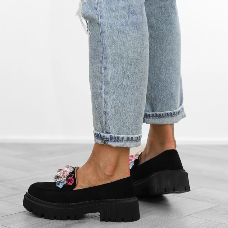 czarne-loafersy-mokasyny-pobuty-zamszowe-kamienie