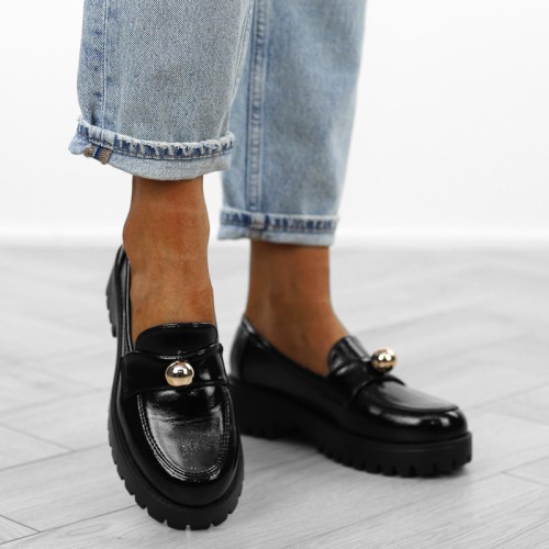 czarne-loafersy-mokasyny-pobuty-damskie-lakierowan