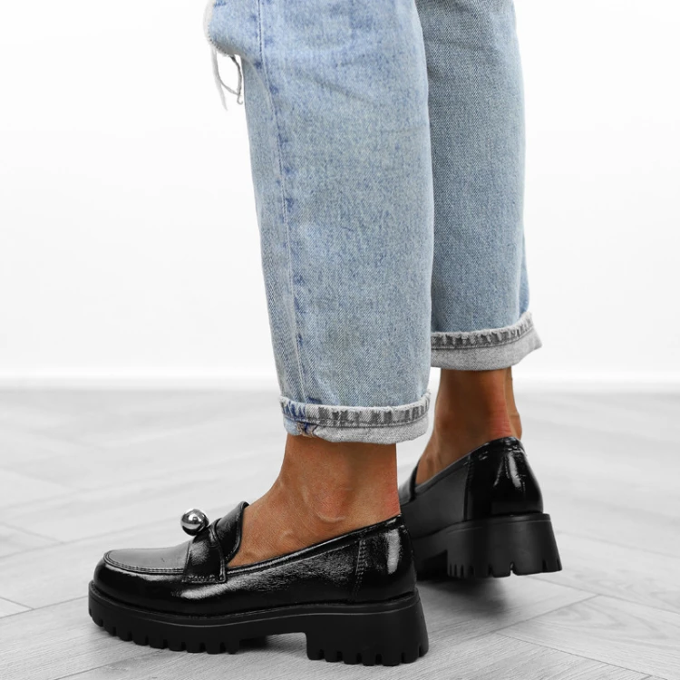 czarne-loafersy-mokasyny-pobuty-damskie-lakierowan