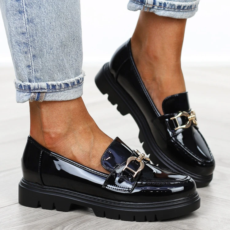 czarne-pobuty-loafersy-mokasyny-damskie-lakierowan