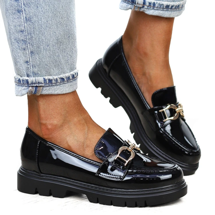 czarne-pobuty-loafersy-mokasyny-damskie-lakierowan