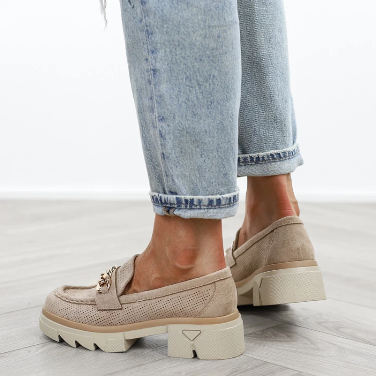 bezowe-loafersy-mokasyny-pobuty-zamszowe-damskie-a