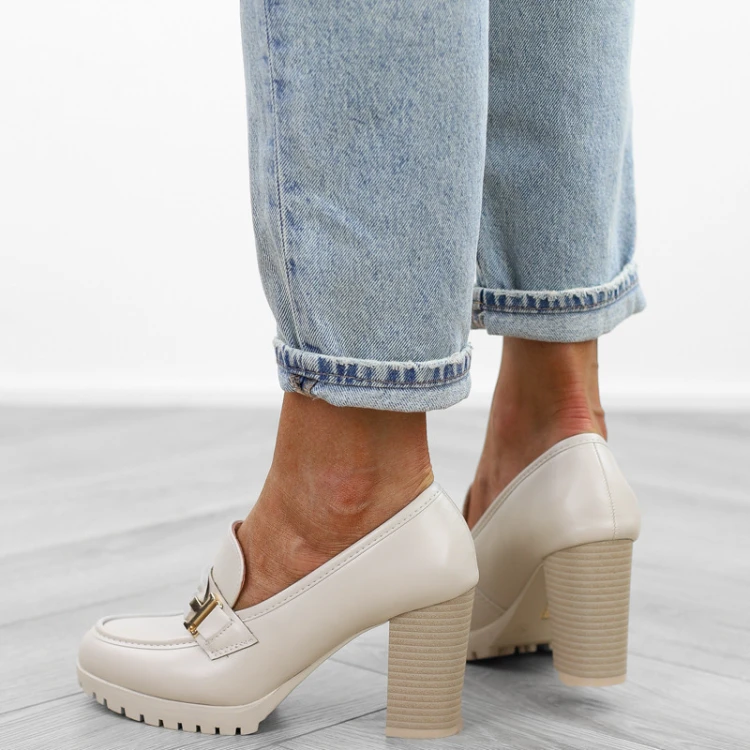 bezowe-pobuty-loafersy-mokasyny-damskie-wygodne-na