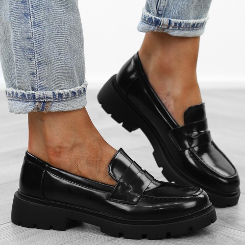 czarne-loafersy-mokasyny-pobuty-damskie-lakierowan