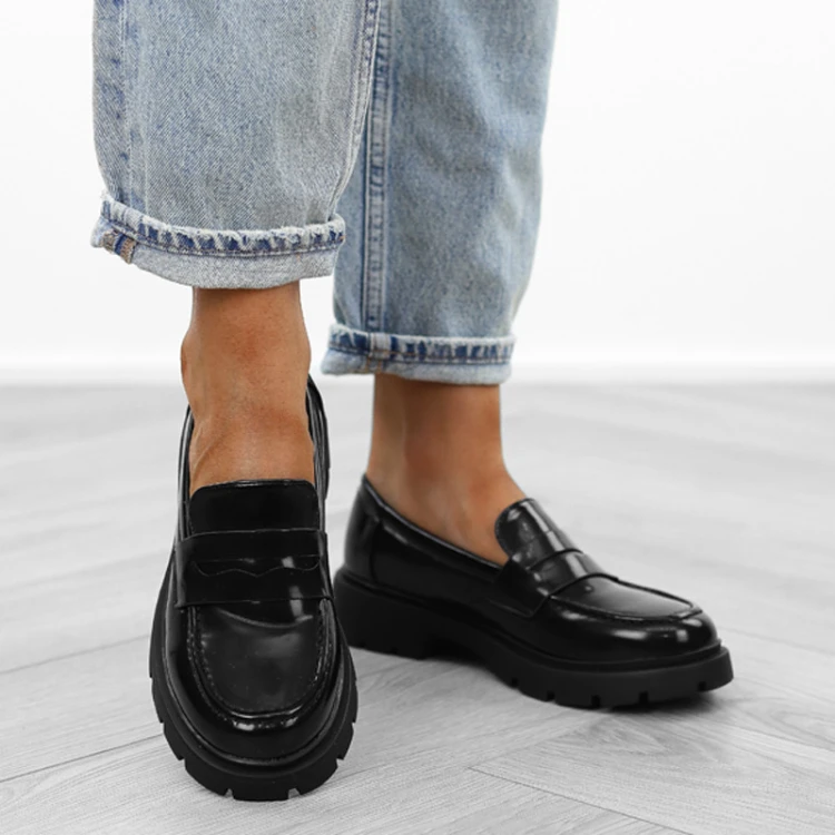 czarne-loafersy-mokasyny-pobuty-damskie-lakierowan