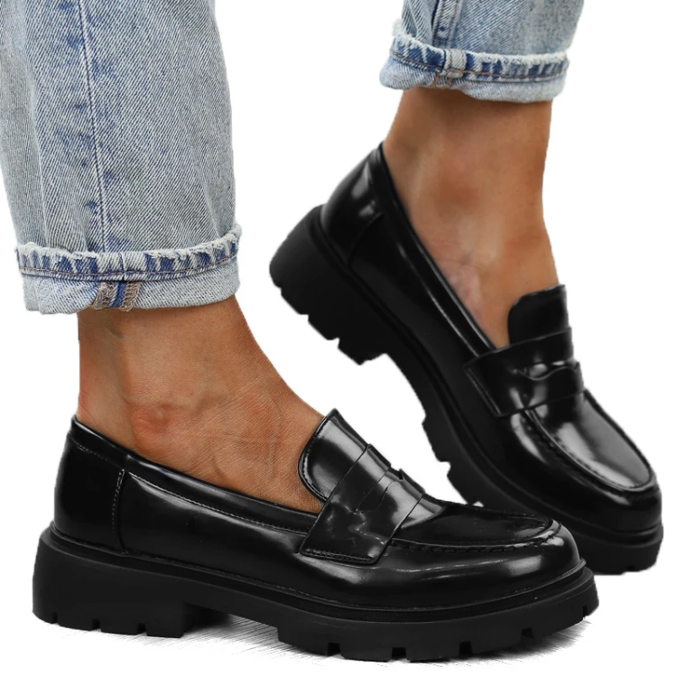 czarne-loafersy-mokasyny-pobuty-damskie-lakierowan