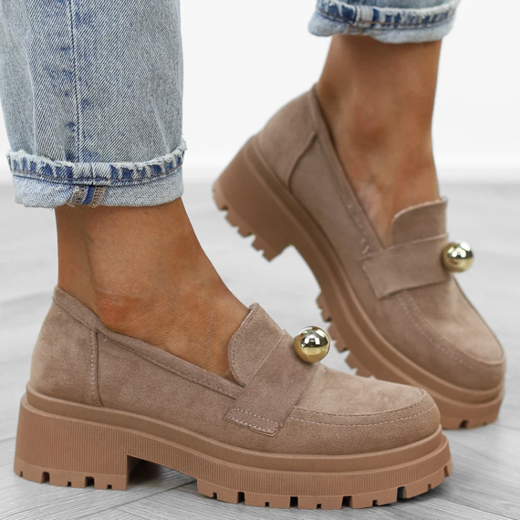 bezowe-loafersy-mokasyny-pobuty-damskie-zamszowe